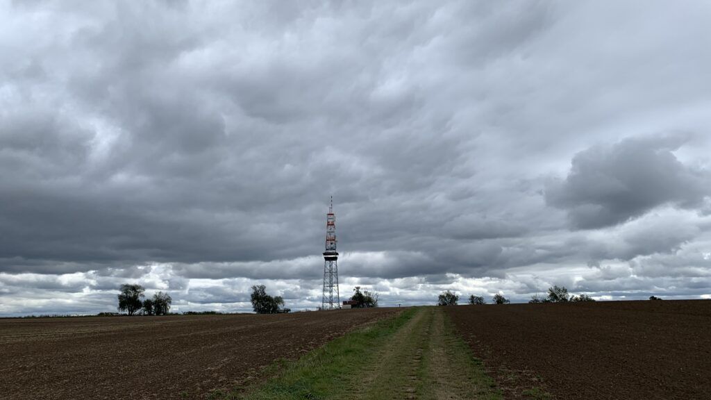Pod rozhlednou u Uherského Hradiště našli mrtvého mladého muže