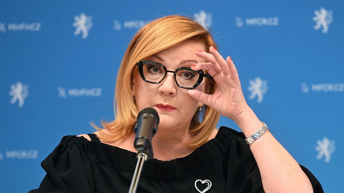 Udržet schodek rozpočtu pod 300 miliardami bude velmi obtížné, uvedla Schillerová