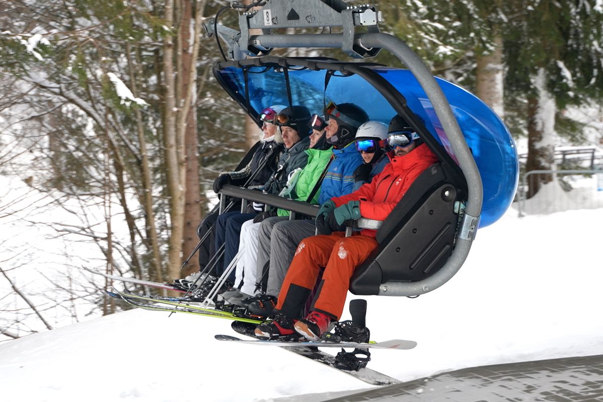 Víkend přinesl ideální podmínky na lyžování i relativně krátké fronty. Denní skipas ve Špindlu vyšel i na 1990 korun