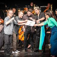 V polovině koncertu došlo na křest alba Opatruj.