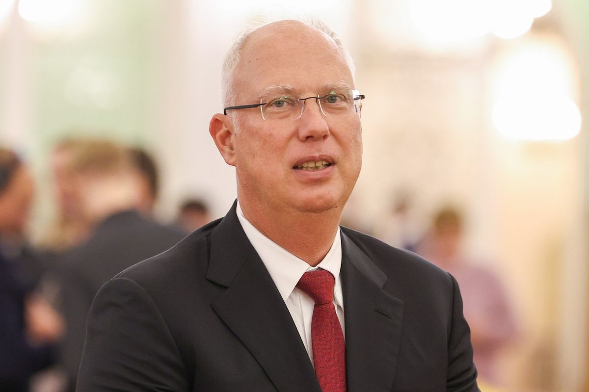 Putinův emisar byl na americkém velvyslanectví v Paříži, když jednala koalice ochotných