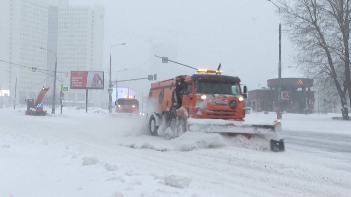Moskvu zasáhla bouře Francis, přinesla rekordní sněžení