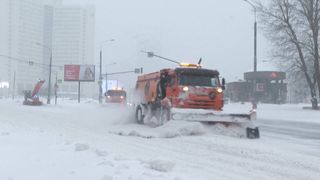 Moskvu zasáhla bouře Francis, přinesla rekordní sněžení