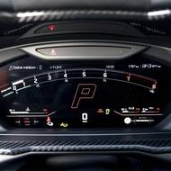 Přístrojový štít mění grafiku dle jízdního režimu.