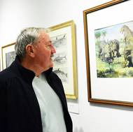 Díla Zdeňka Buriana na vernisáži obdivoval i fotbalový mistr Evropy z roku 1976 Antonín Panenka.