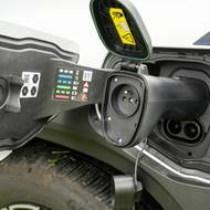 Vůz podporuje standard V2L, díky kterému je možné z baterie vozu nabíjet elektrické spotřebiče. Stačí připojit speciální konektor. 