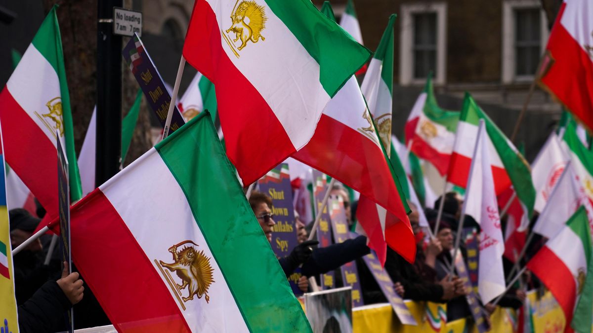 Reuters: Při protivládních protestech v Íránu zemřelo nejméně pět tisíc lidí