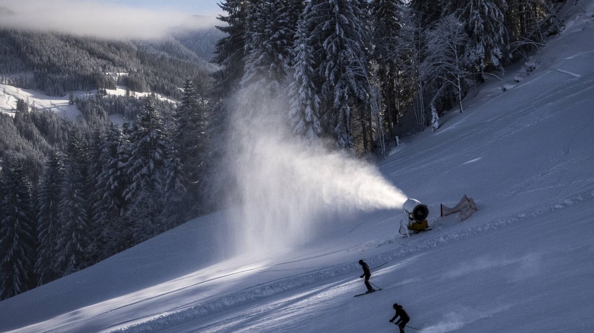 Po pádu dvou lavin v Rakousku zemřelo nejméně pět lidí