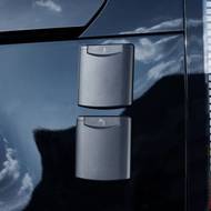 Vůz je připraven také na připojení k vodě a elektřině v kempu.