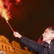 Petardy a rachejtle zaplnily po půlnoci centrum města.