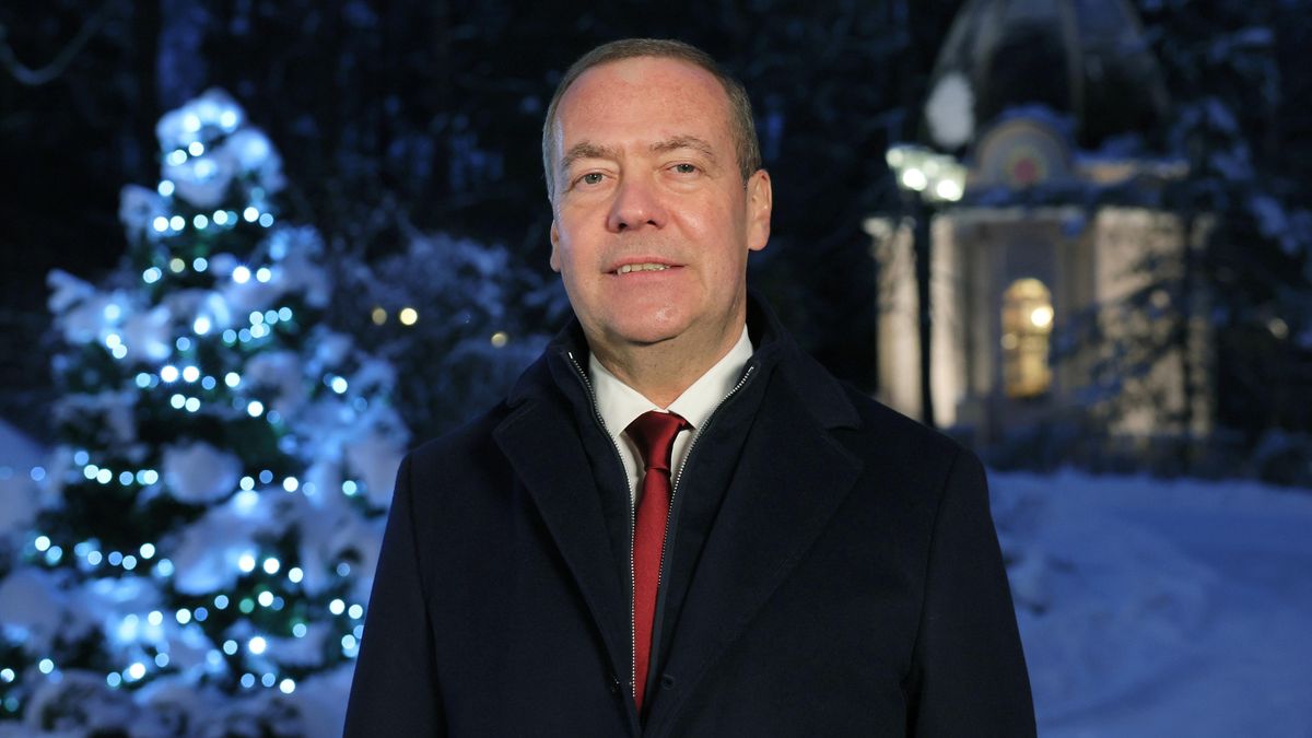 Jako Madura by mohli unést i Merze, navrhuje Medvěděv