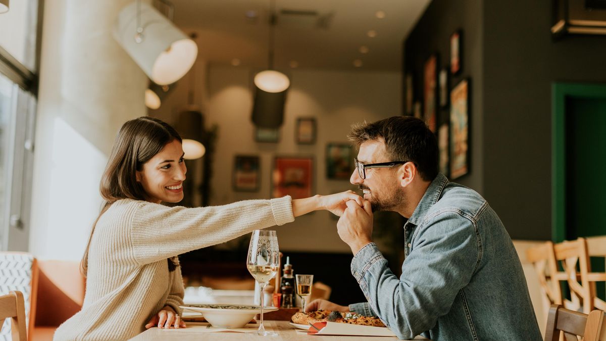 Nenechte se při seznamování zmást motýly v břiše. Mnohdy je lepší, když chemie přichází pozvolna