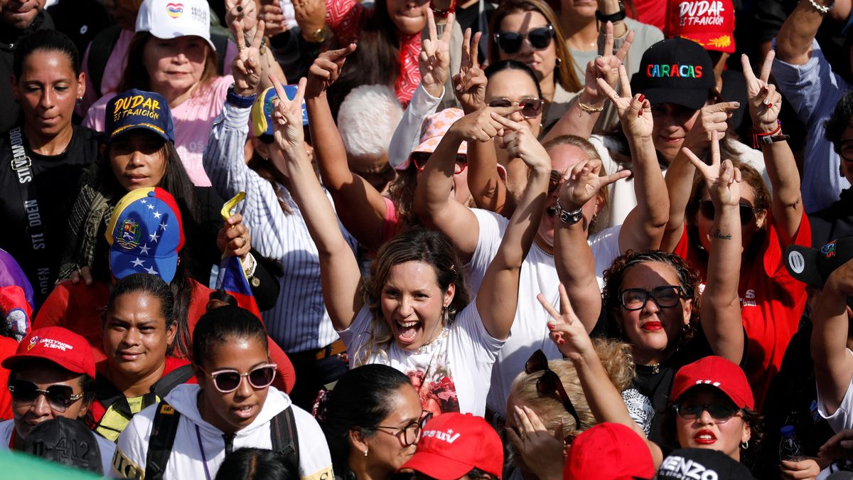 Vojenská síla umí svrhnout diktátora, ale z osvoboditele se snadno stane okupant
