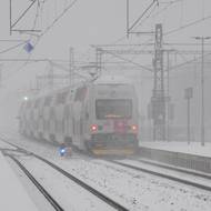 Sníh komplikuje i jízdu vlaků. 