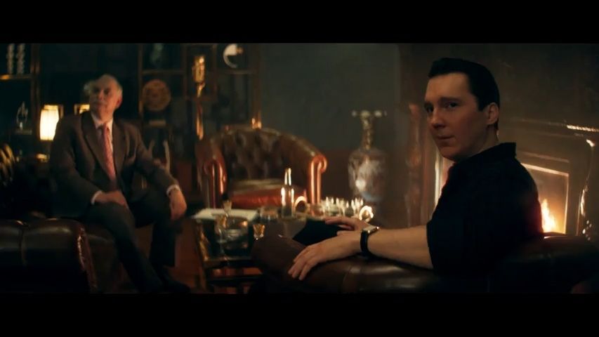 Jude Law jako Vladimir Putin. Čaroděj z Kremlu se představuje