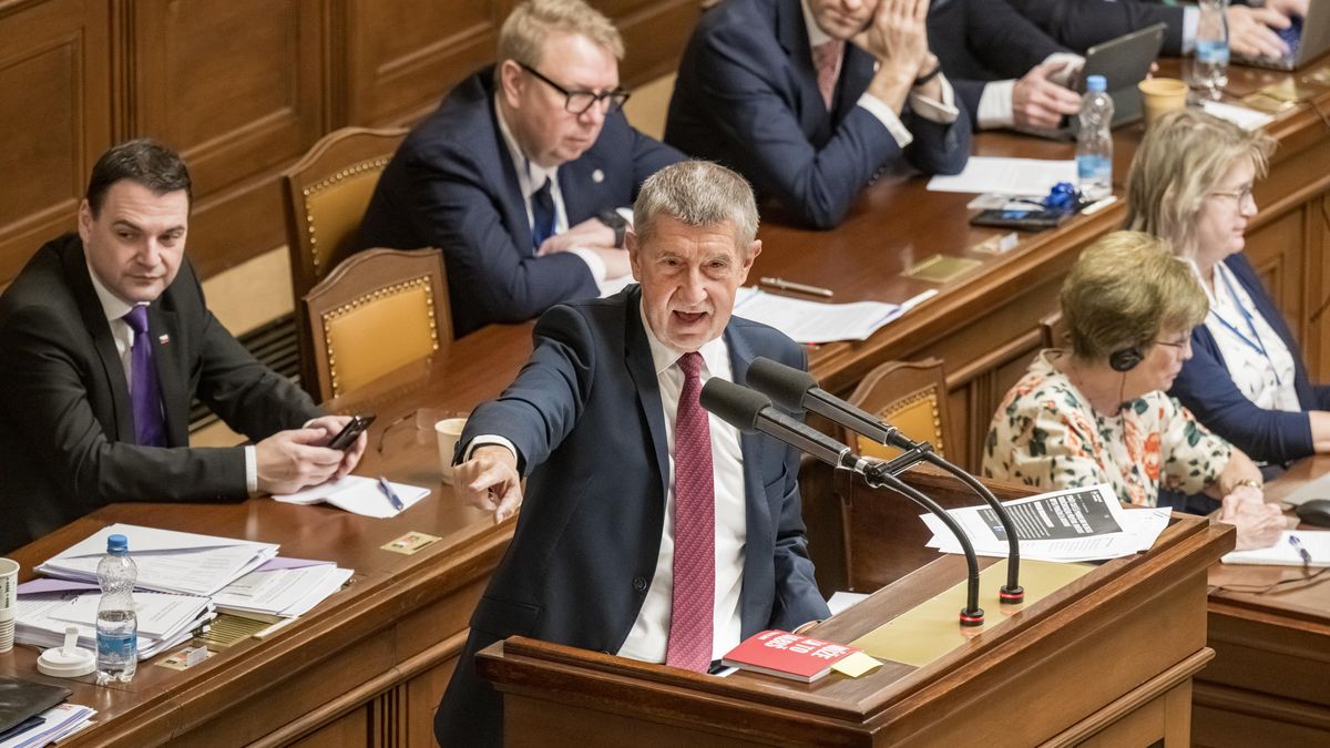 Babiš pojal interpelace po svém. Neslintejte na mladé pirátky, vzkázal mu Bartoš
