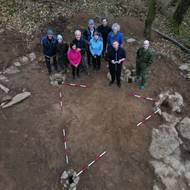 Členové archeologického výzkumného týmu, který loni na podzim pracoval na objeveném popravišti u Strážku.