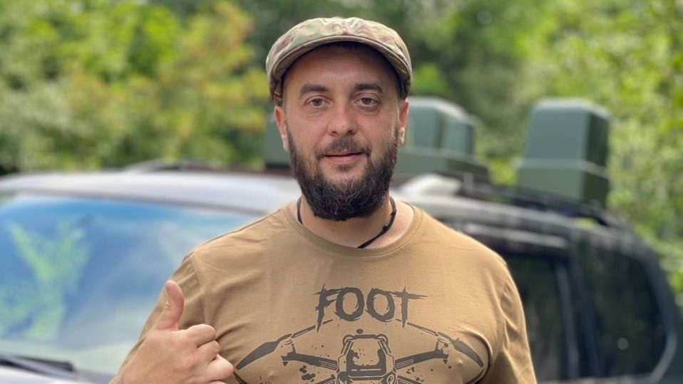 Pokud bude mír za ruských podmínek, okamžitě začnou popravy, říká básník sloužící jako voják v první linii