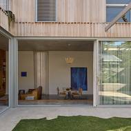 Spodní patro lze velmi snadno propojit s exteriérem.