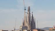 Jak se staví 17metrový kříž ve 160 metrech. Sagrada Família získává finální obrysy