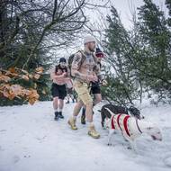 Otužilci na cestě.