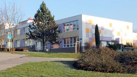 Základka na Blanensku přišla o úspory. Falešný policista vysál z účtu 10 milionů