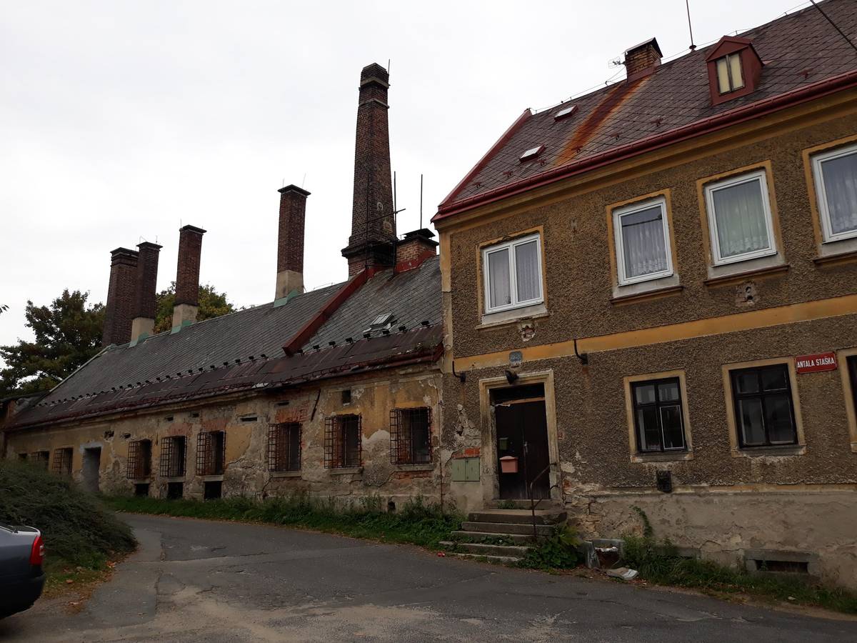 Před obnovou byla huť v dezolátním stavu.