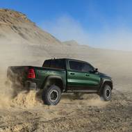 Vůz stojí na základech klasického pick-upu Ram 1500, dostal ale pořádně vylepšený podvozek a výkonný motor.