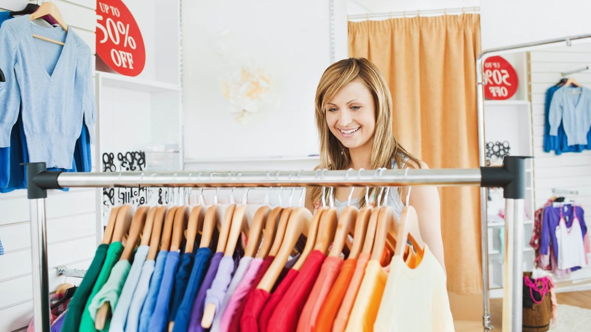 Jak nakupovat v povánočních slevách? Zeptali jsme se stylistek, do kterých kousků investovat