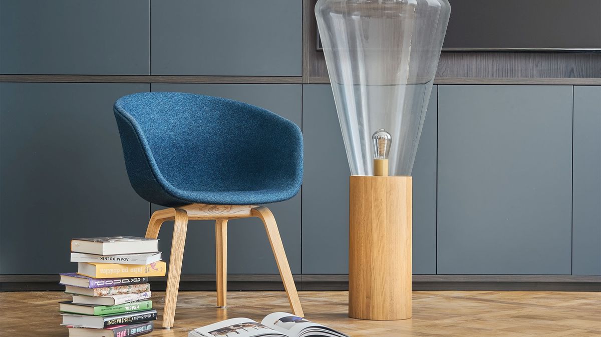 Pět měsíců stačilo, aby se z nevyhovujícího bytu stal pohodlný domov plný knih