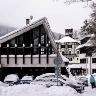 Špindlerův Mlýn se prezentuje jako luxusní lyžařské středisko. Ale není tomu tak všude. 