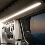 Vůz je vybaven praktickým osvětlením i možností zastínění kabiny.