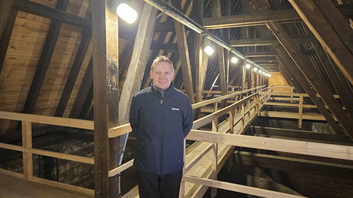 Děkan Michal Němeček pod střechou baziliky sv. Petra a Pavla na Vyšehradě