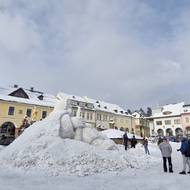Už samotná stavba Krakonoše přitáhla zájem lidí.