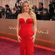 Alicia Silverstoneová vsadila na červené korzetové šaty.