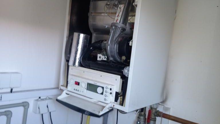 Dva lidé se ve Dvoře Králové nadýchali oxidu uhelnatého