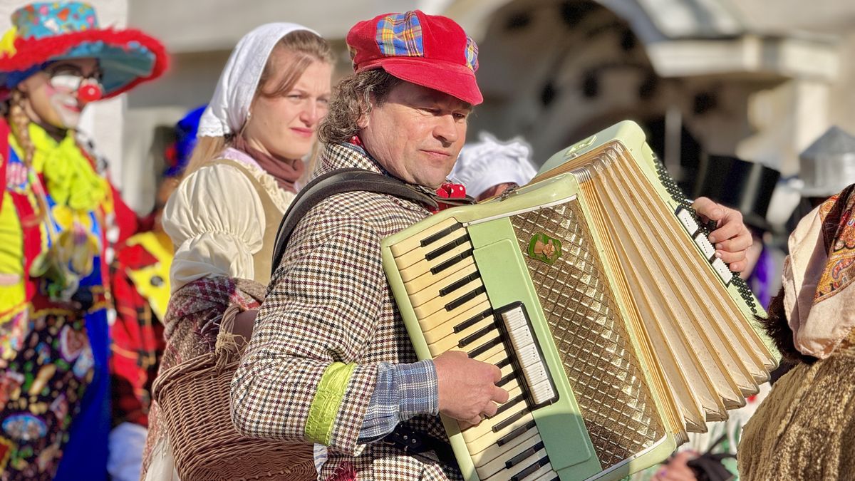 Vinaři z Hustopečí trénují divadlo. Během otevřených sklepů si zahrají sami sebe