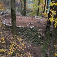 U Strážku na Žďársku loni objevili zhruba čtyři sta let staré popraviště, v průměru má devět metrů.