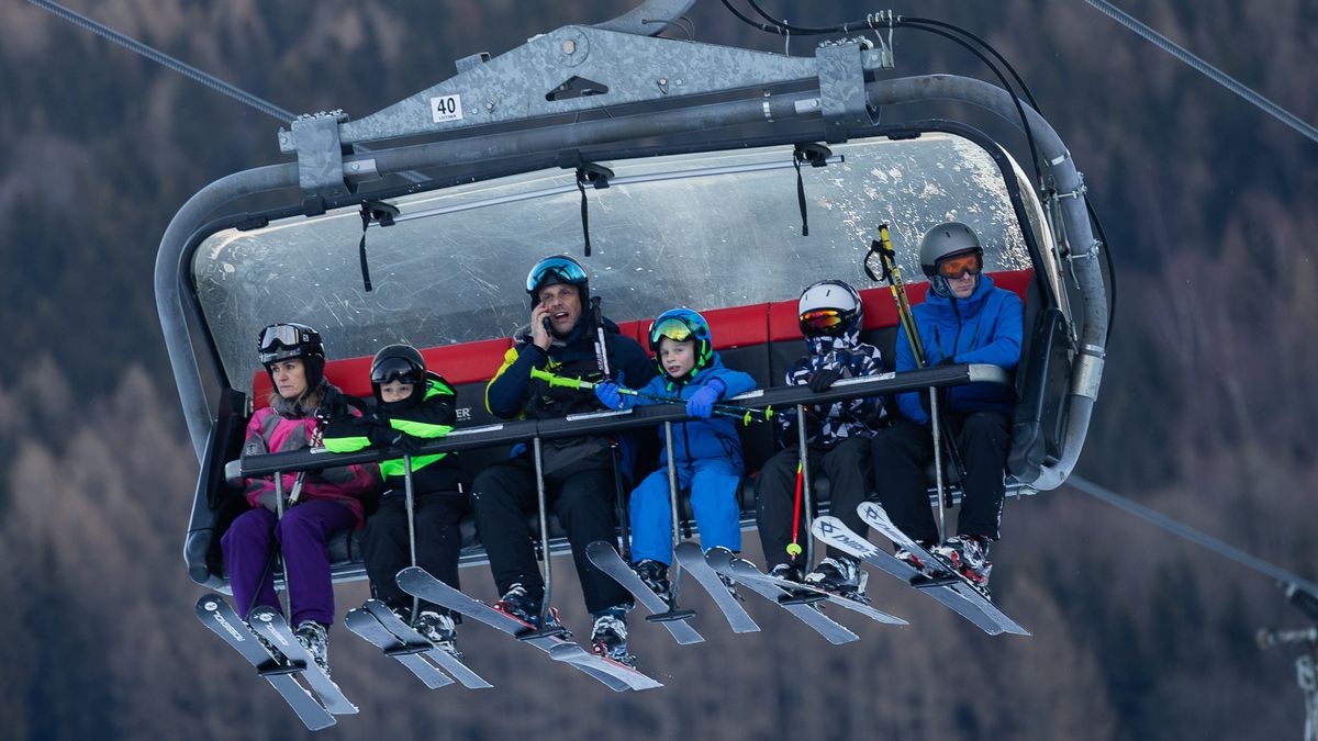 FOTO: Narvané Jeseníky. Pod Pradědem si užívají sníh tisíce lyžařů