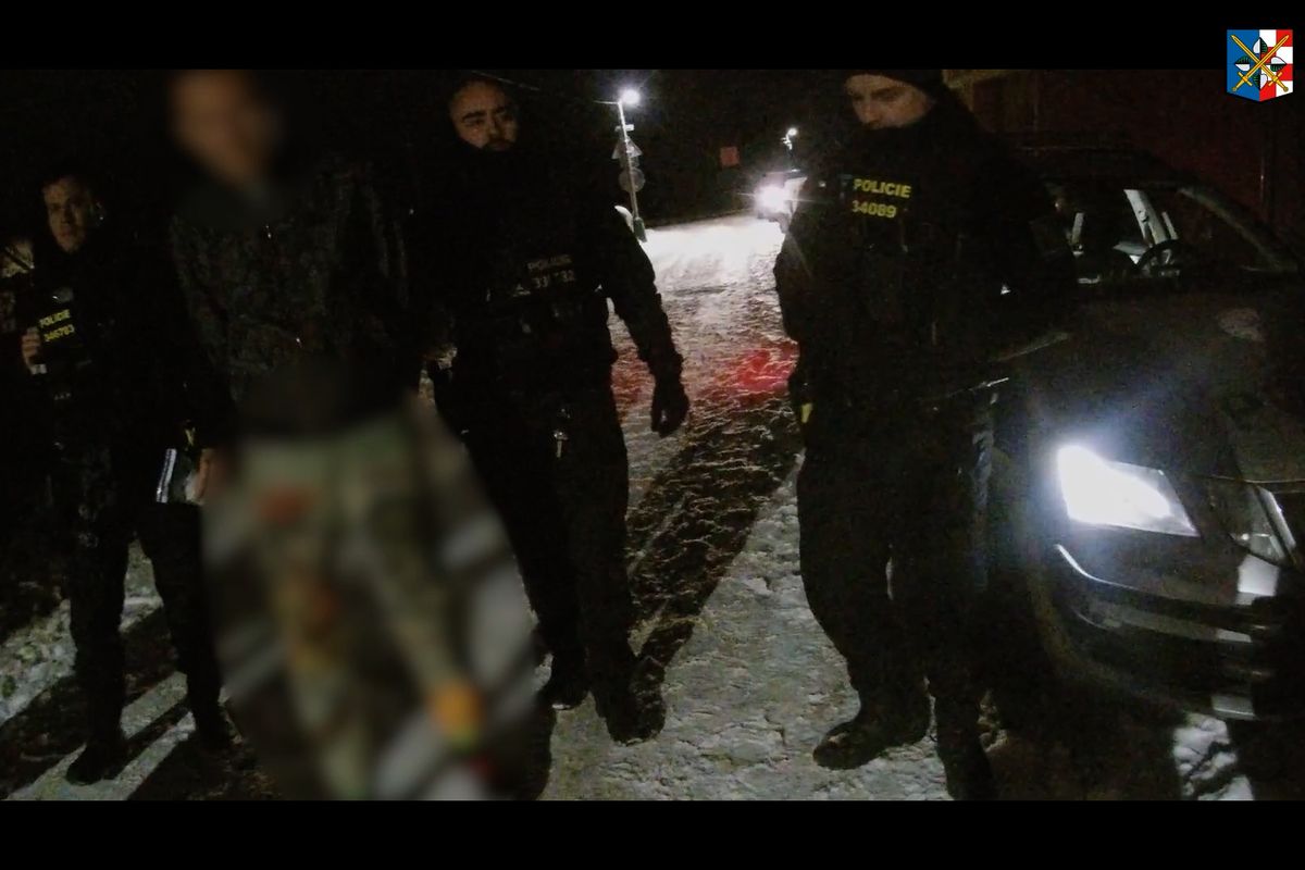 Šofér s třemi zákazy řízení ujížděl olomouckým policistům rychlostí kolem 200 kilometrů v hodině 