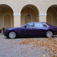 Ghost má siluetu typickou pro anglické limuzíny.