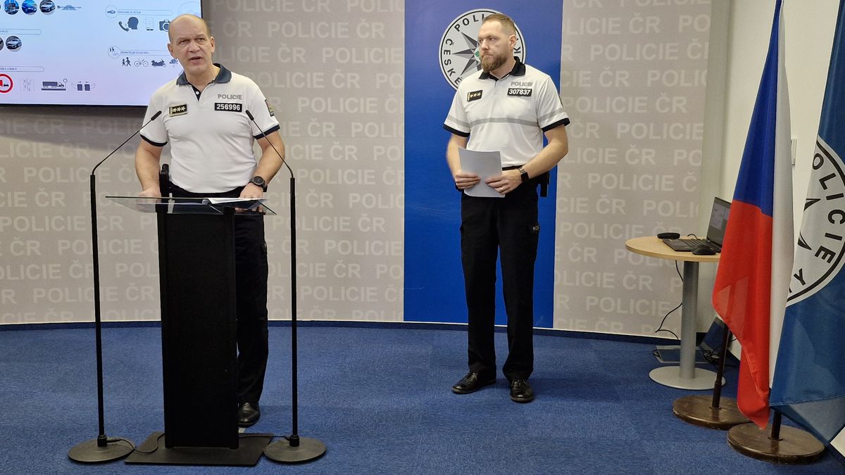 Na silnicích loni zemřelo 421 lidí, nejméně za 65 let