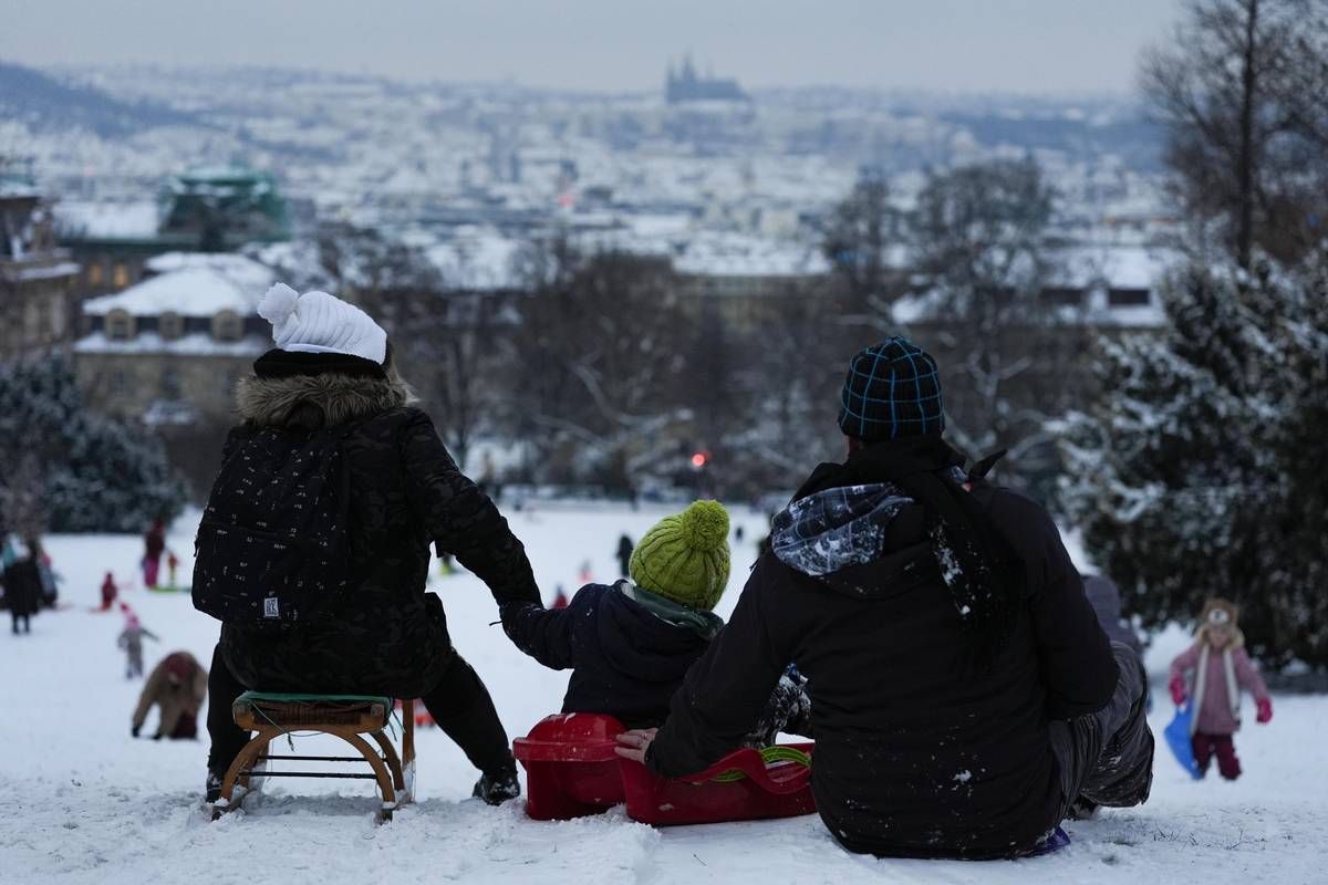 Riegrovy sady pod sněhem, ideální místo, kam vytáhnout boby.