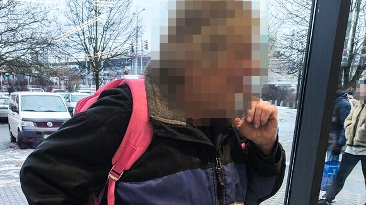 Vypije v obchodě bez zaplacení lahváče a pomočí se. Senior v Plzni to zopakoval už dvakrát