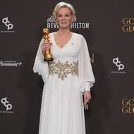 Jean Smartová v šatech losangeleské návrhářky Laury Basci.