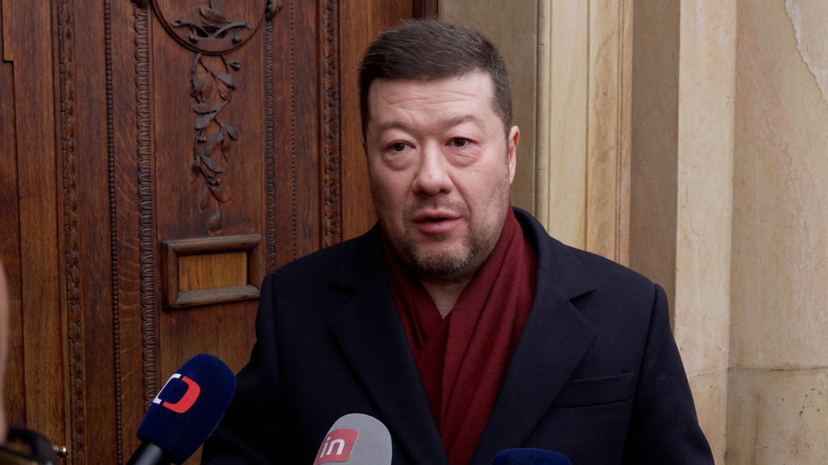 Okamura zneužil článek Novinek o Ukrajincích a zmanipuloval jeho titulek