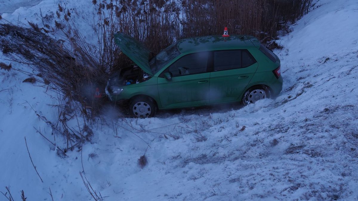 Seniorka dostala na Šumpersku smyk a sjela do příkopu