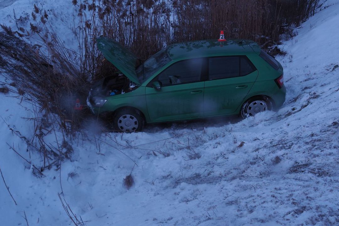 Seniorka dostala na Šumpersku smyk a sjela do příkopu