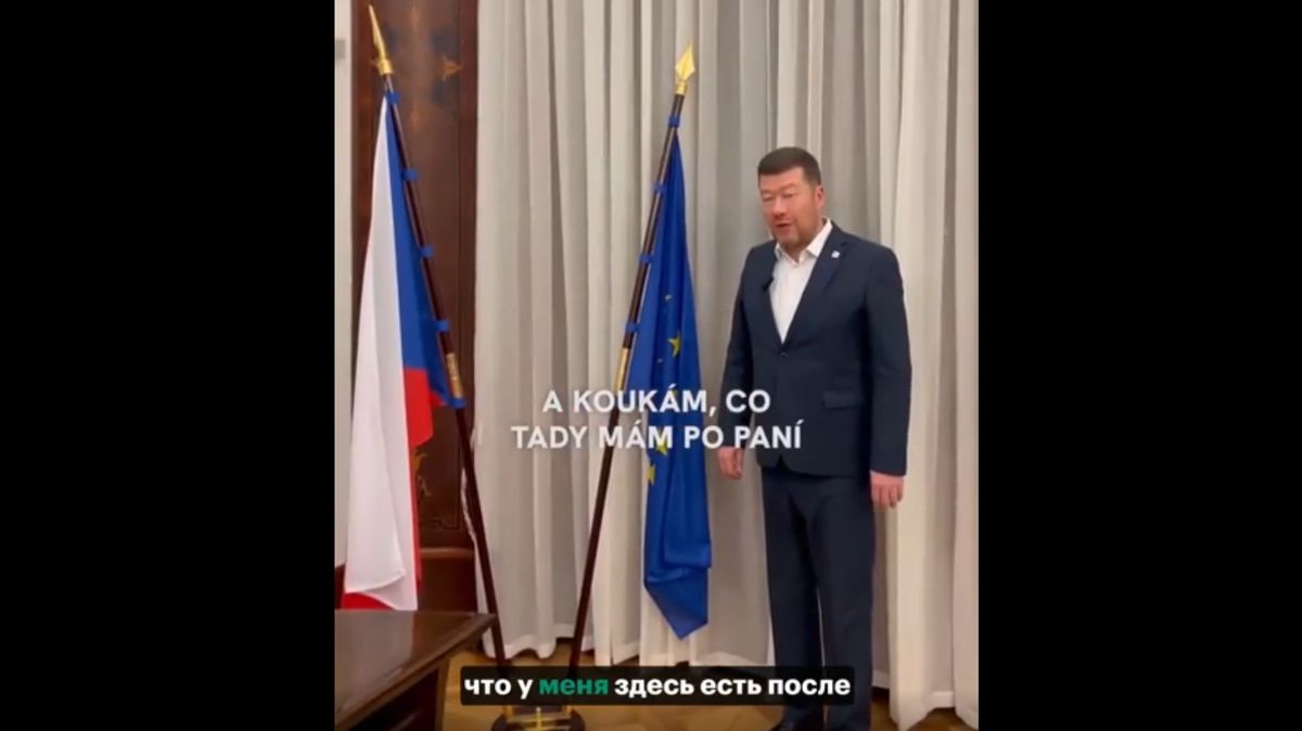 Okamurovo video se sundanou vlajkou EU zaujalo Rusy. Namáhali se i s titulky