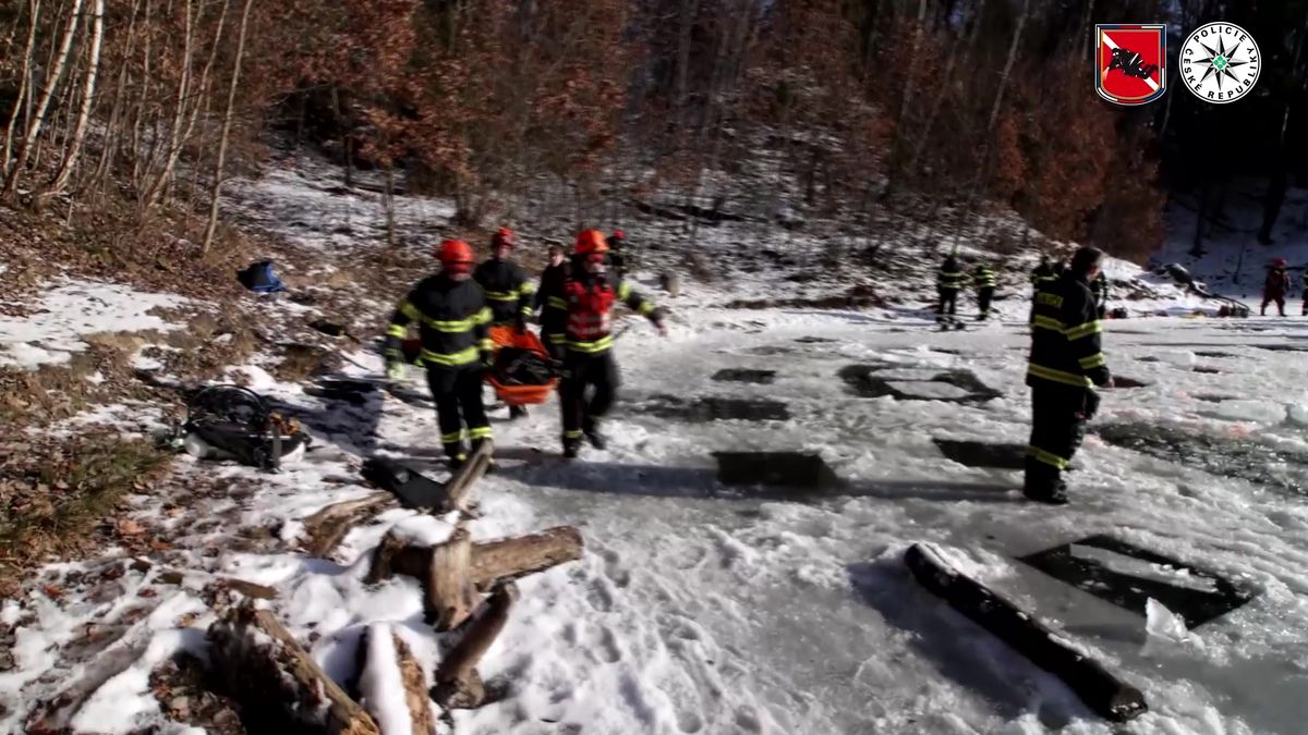 Otužování na Brněnsku skončilo tragédií. Policie zveřejnila záběry z akce potápěčů